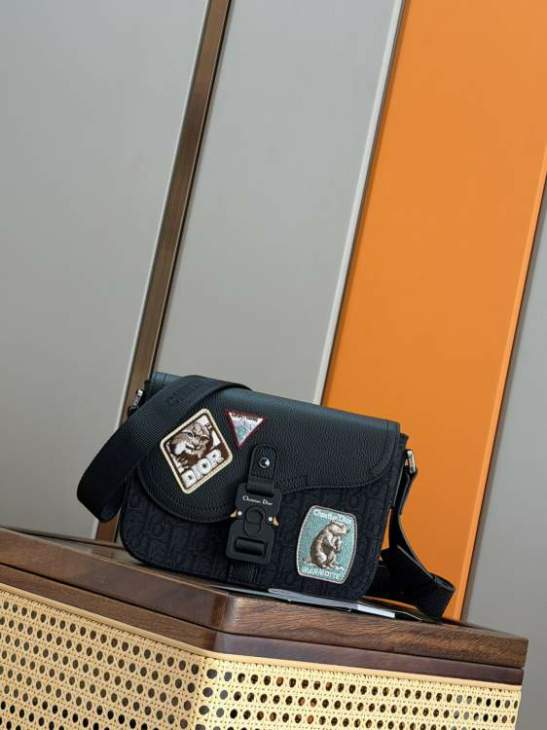 Picture of Louis Vuitton Mens Bags _SKUfw220044571fw